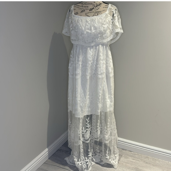 Elegant White Off-Shoulder Lace Dress EUC - Picture 3 of 5